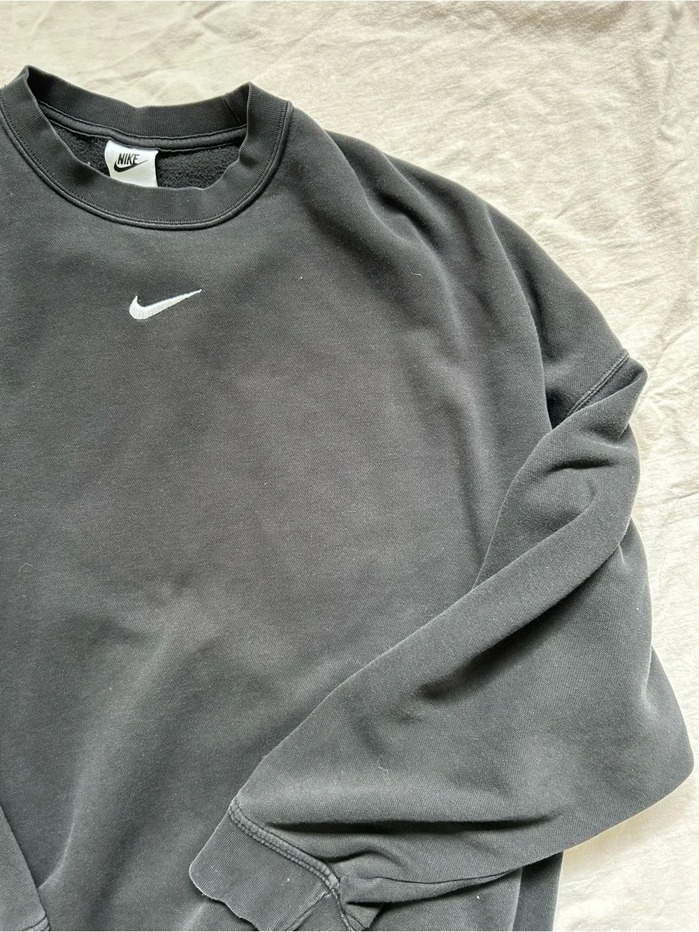 Nike Men’s Charcoal Crewneck Sweatshirt with White Swoosh - Picture 1 of 3
